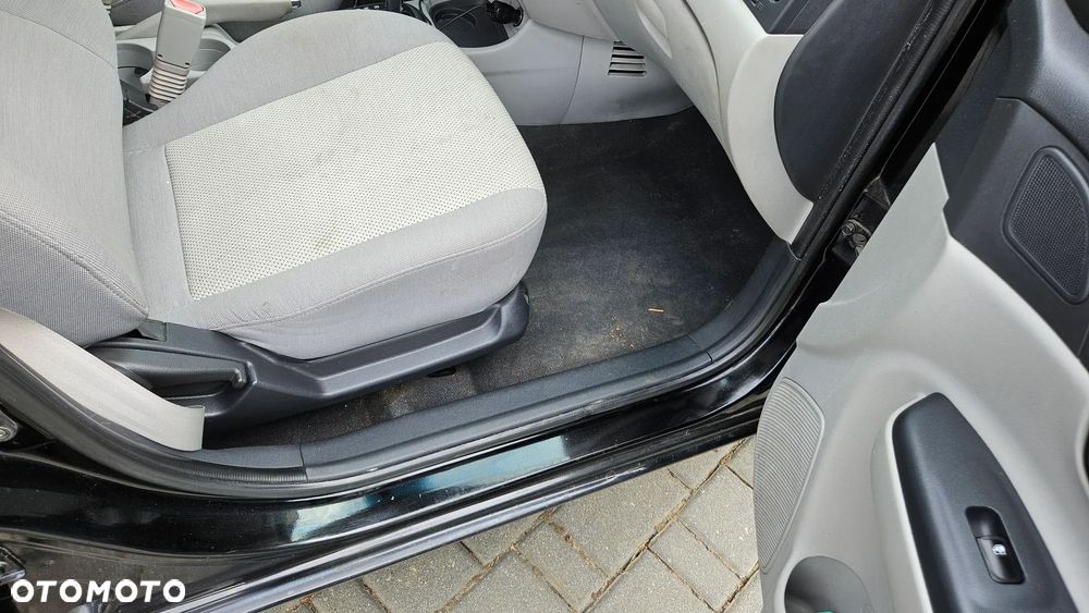 Hyundai Accent - 19