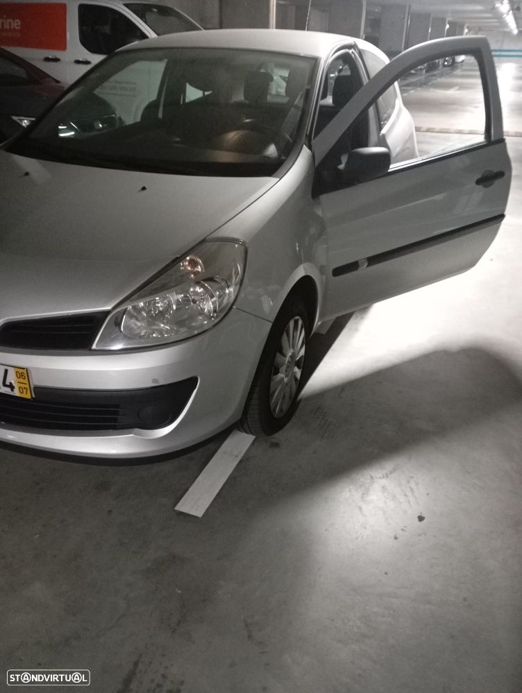 Renault Clio 1.2 16V Confort - 17