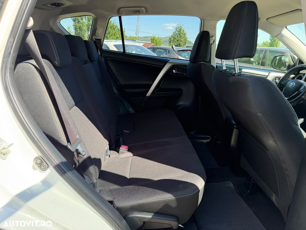Toyota RAV4 2.0 D-4D 2WD Comfort - 13