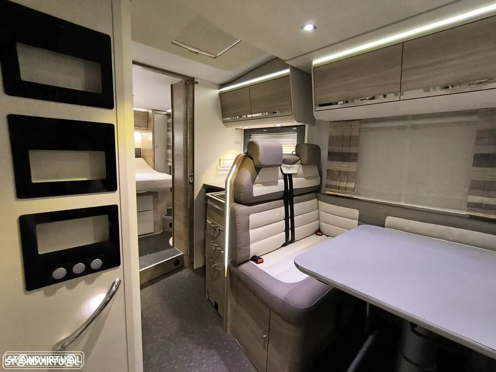 Adria Matrix M670SC 50 Anos 5lugares Cama central e basculante - 15