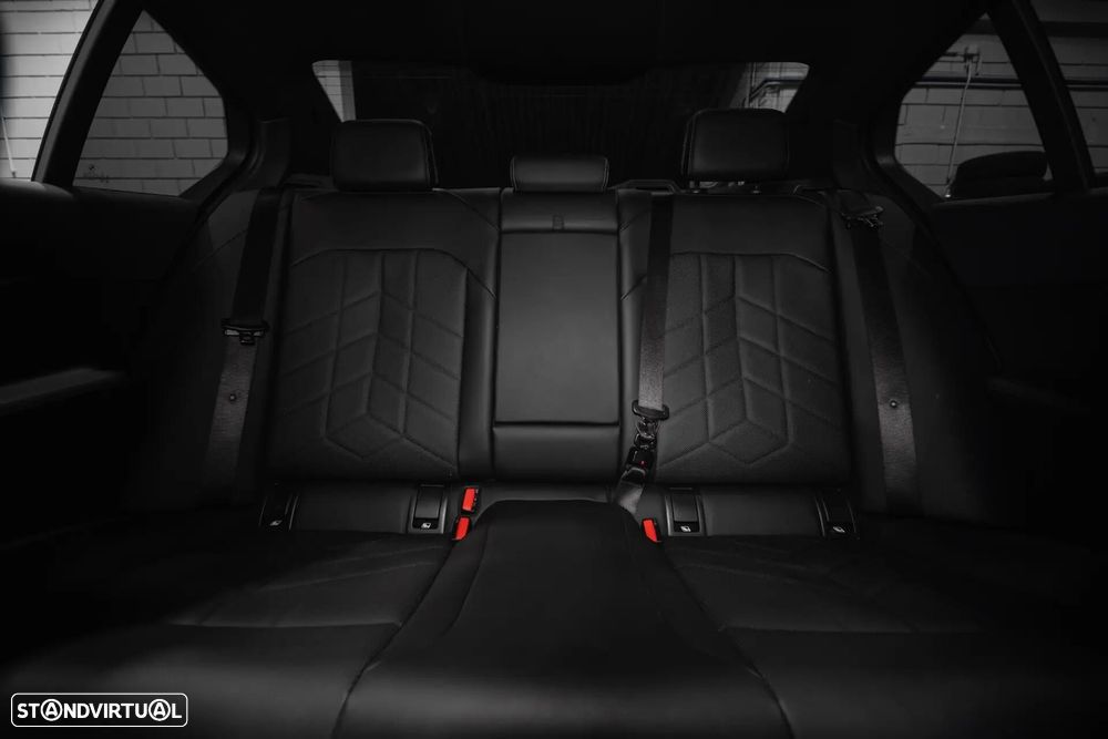 BMW 520 d Pack Desportivo M - 12