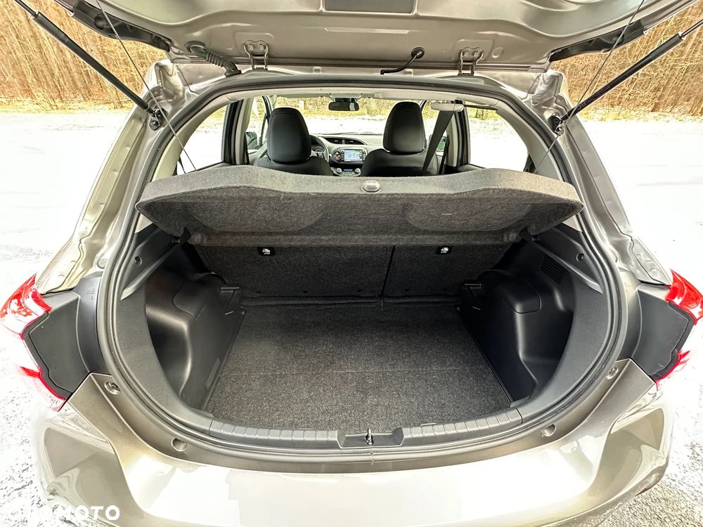 Toyota Yaris Hybrid 100 Business Edition - 21