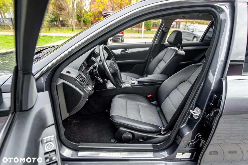 Mercedes-Benz Klasa C 200 7G-TRONIC Avantgarde Edition - 18