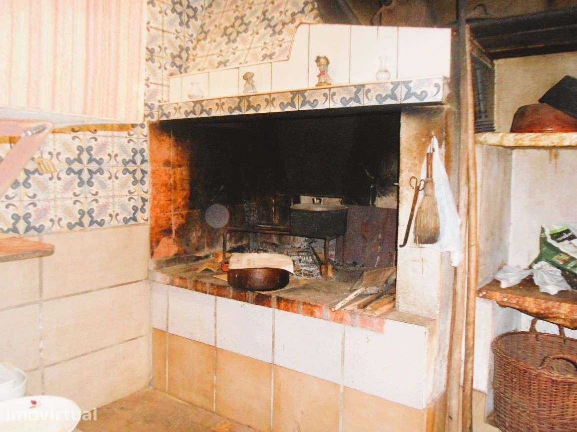 Casa T1+2, antiga, com lagar, churrasco, com poço e quintal - Grande imagem: 5/12