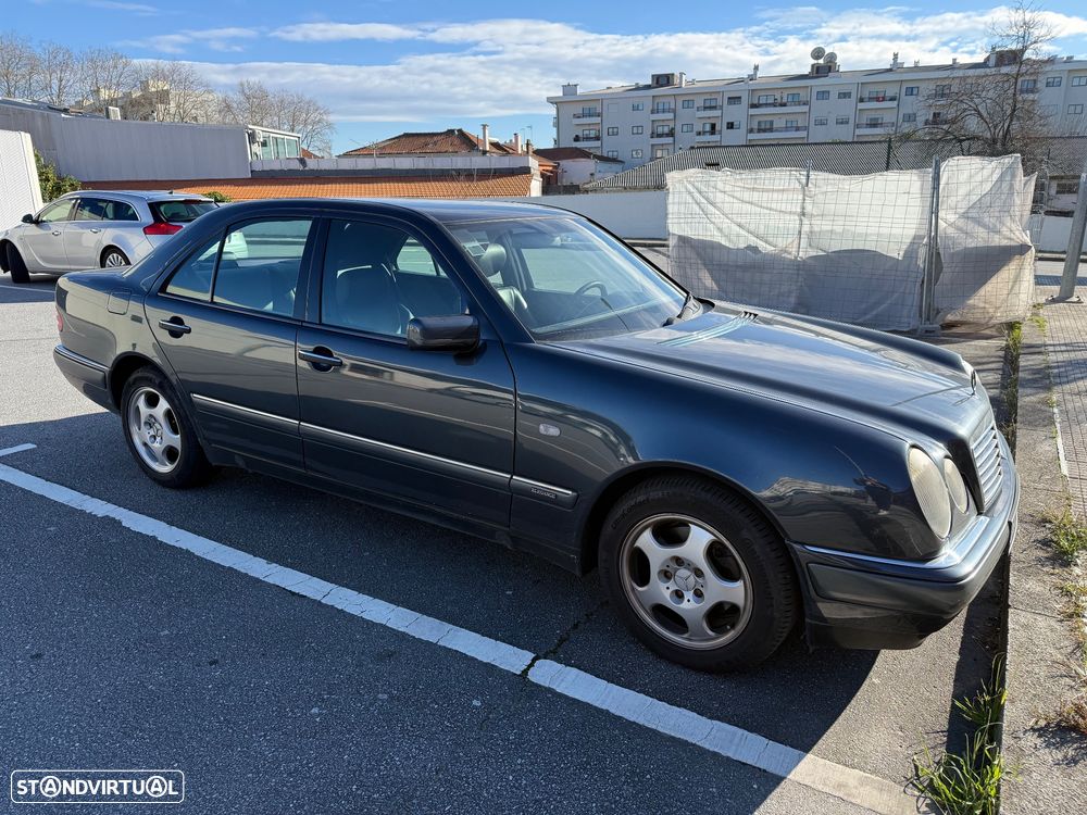 Mercedes-Benz E 300 - 5