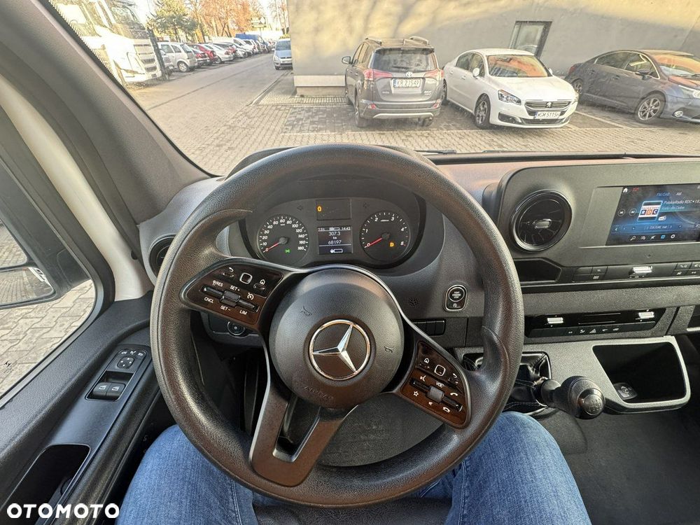 Mercedes-Benz Sprinter - 13