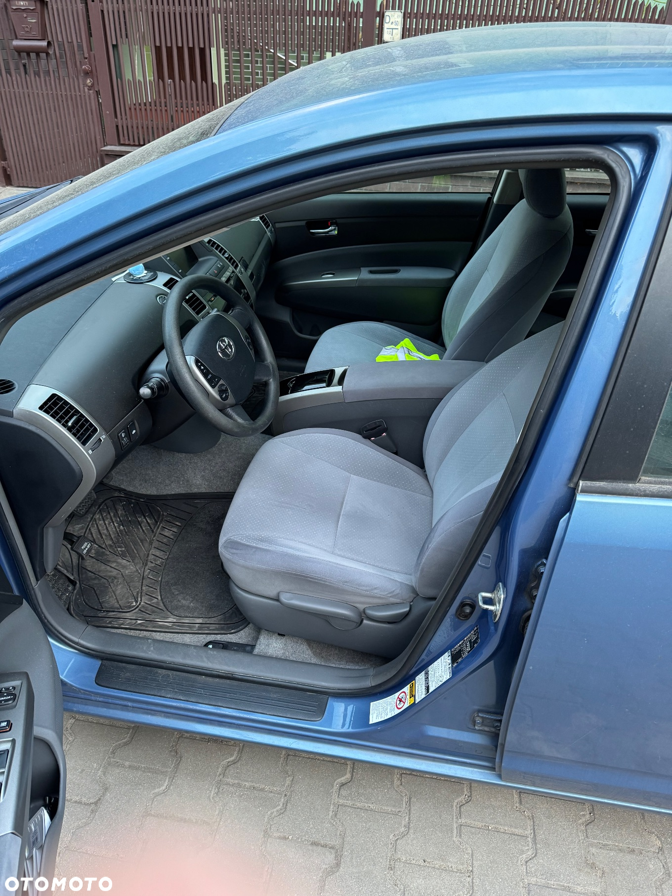 Toyota Prius (Hybrid) Executive - 6