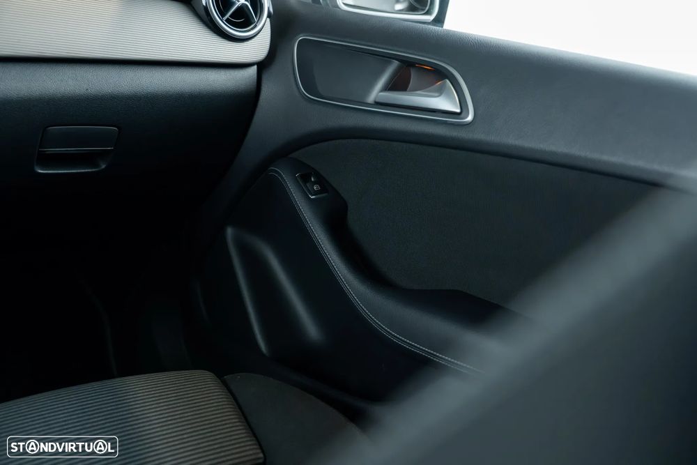 Mercedes-Benz B 180 d Style - 23