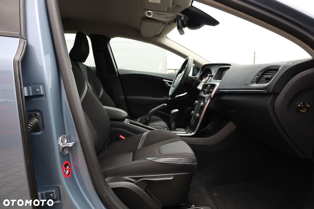 Volvo V40 T2 Momentum - 21