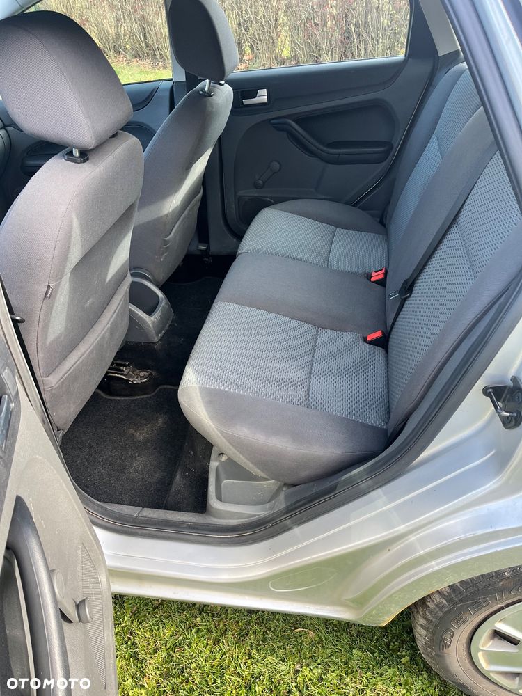 Ford Focus 1.6 TDCi DPF Ambiente - 8