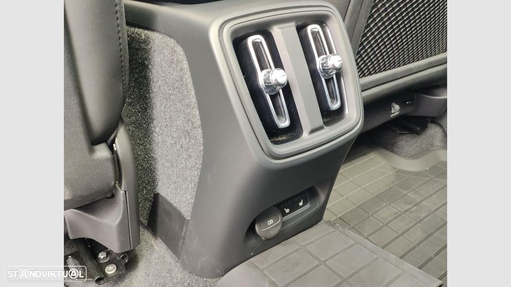 Volvo EC40 82 kWh Twin Motor Performance Black Edition - 17