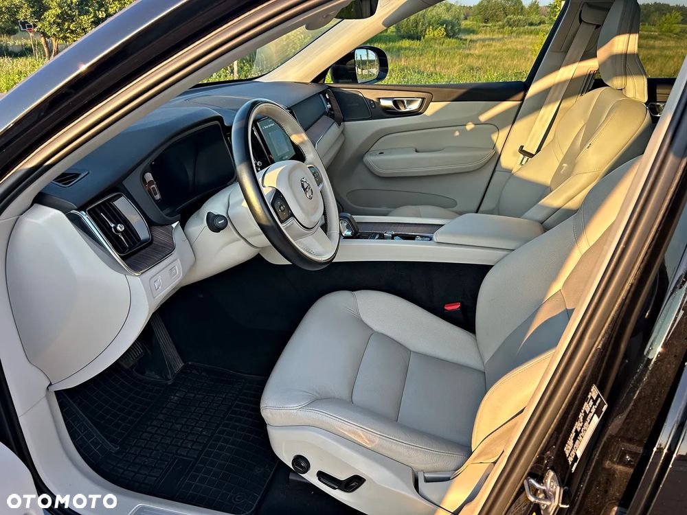 Volvo XC 60 B5 B AWD Plus Bright - 11