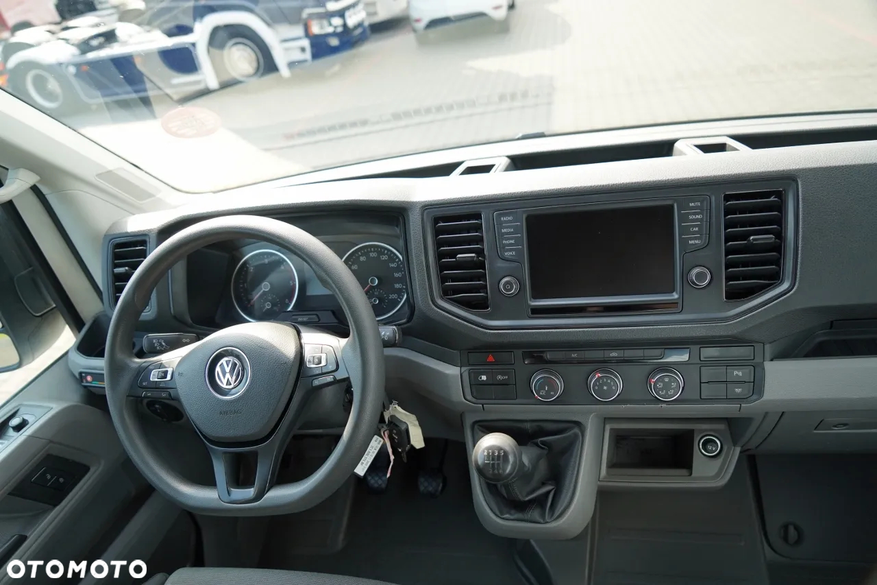 Volkswagen CRAFTER / 2.0 D / FURGON BLASZAK / DMC: 3500 KG / 2018 ROK / SPROWADZONY / PO KONTRAKCIE SERWISOWYM - 29
