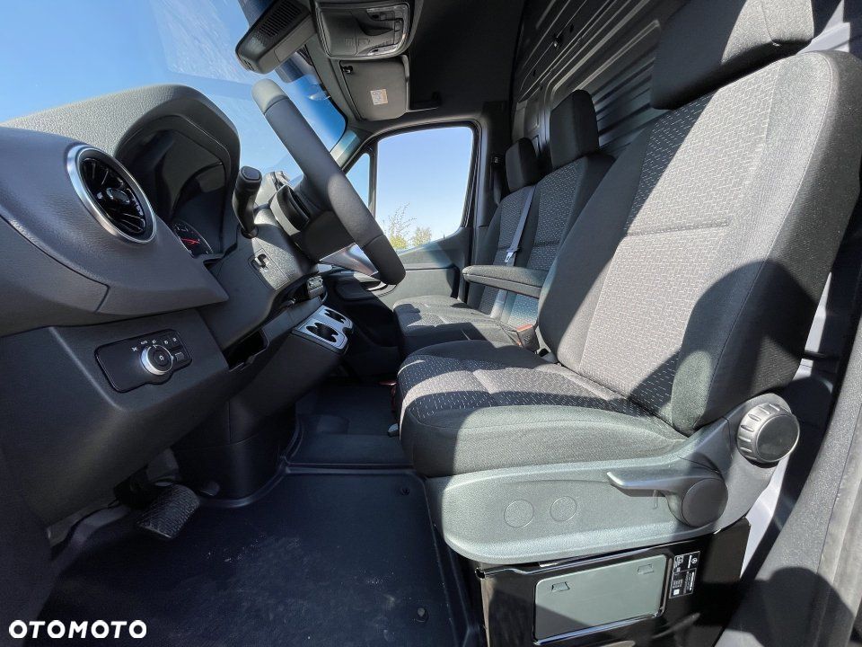 Mercedes-Benz Sprinter - 12