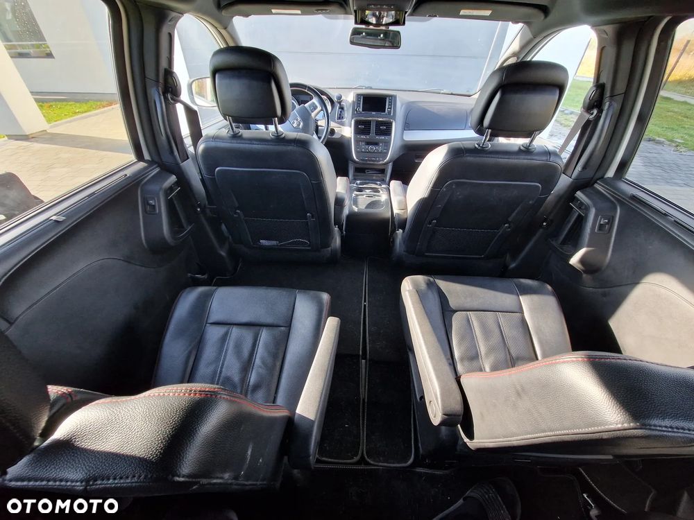 Dodge Grand Caravan - 10