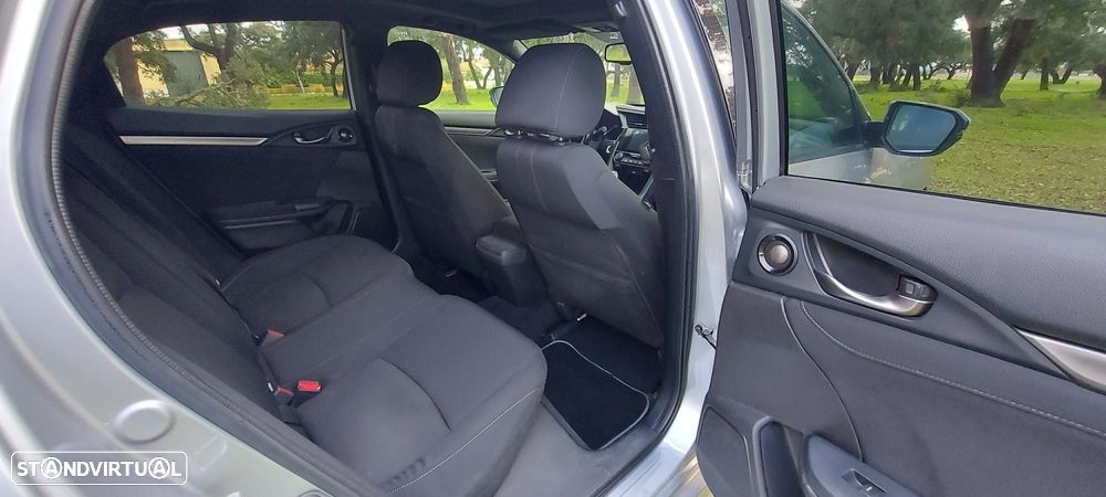 Honda Civic 1.0 i-VTEC Elegance CVT Navi - 11