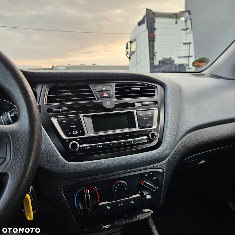 Hyundai i20 - 19