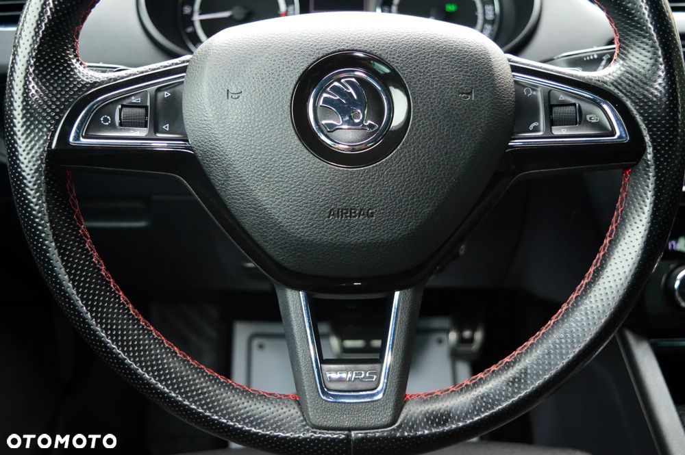 Skoda Octavia 2.0 TDI DSG RS - 18