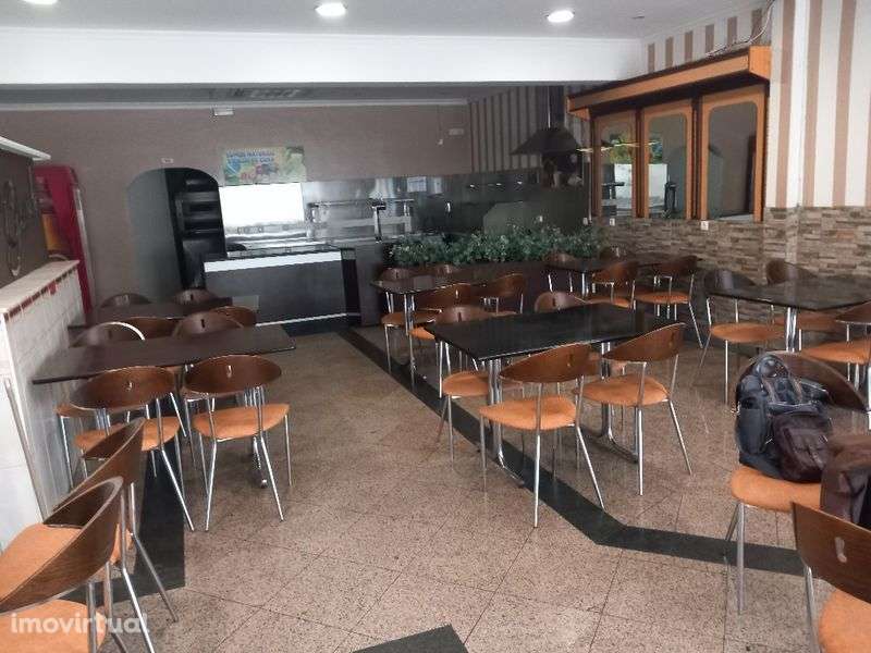 Vende-se Espaço Comercial, Quarteira A 70 Metros da Praia - Grande imagem: 2/8