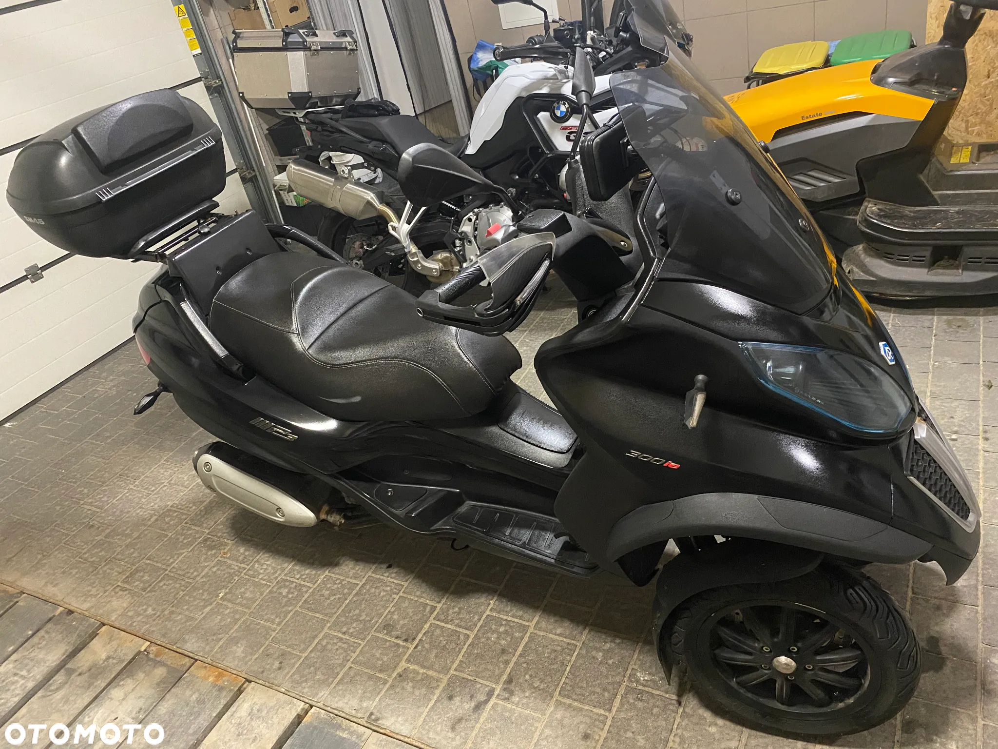 Piaggio MP-3 - 9