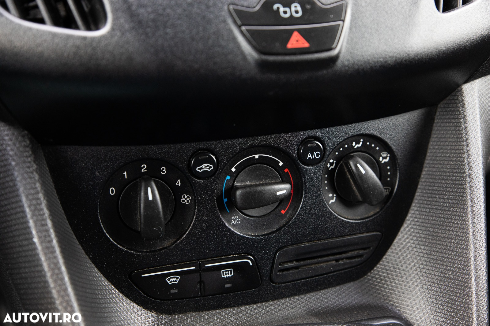 Ford Tourneo conect - 22