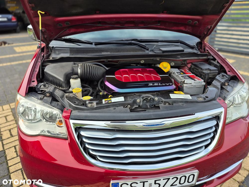 Chrysler Town & Country 3.6 Limited - 8