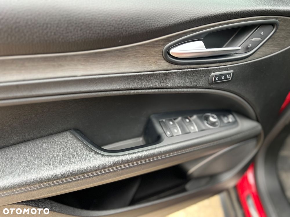 Alfa Romeo Stelvio - 8