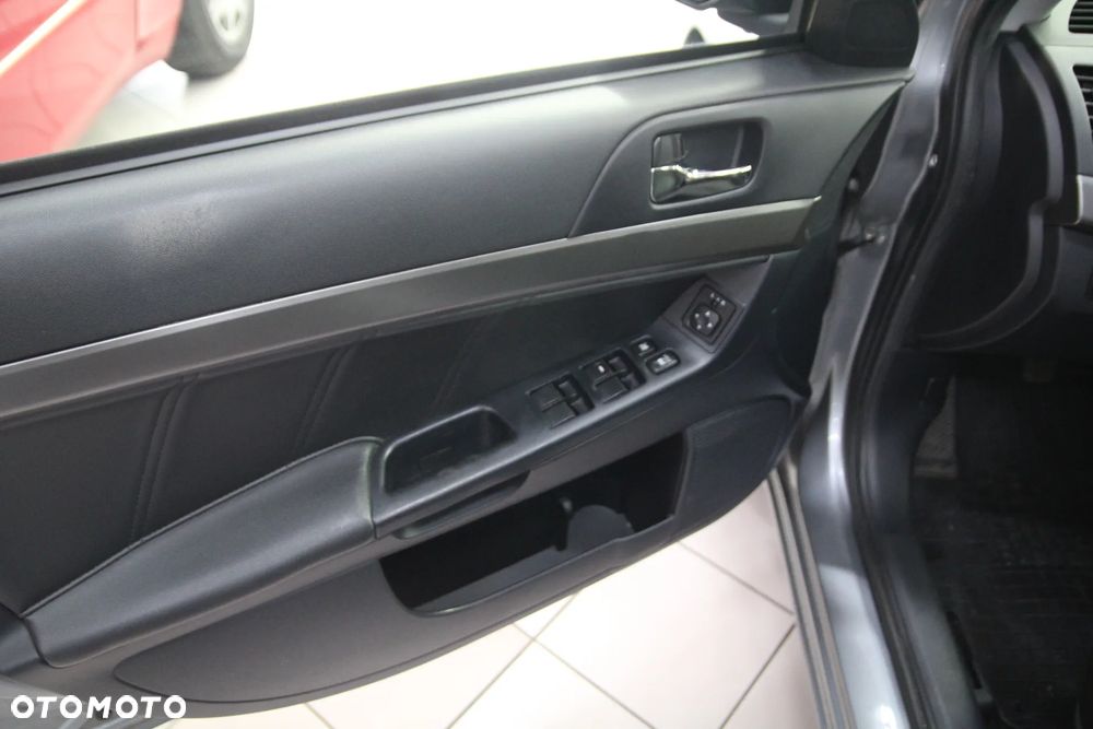 Mitsubishi Lancer 1.6 Invite - 11