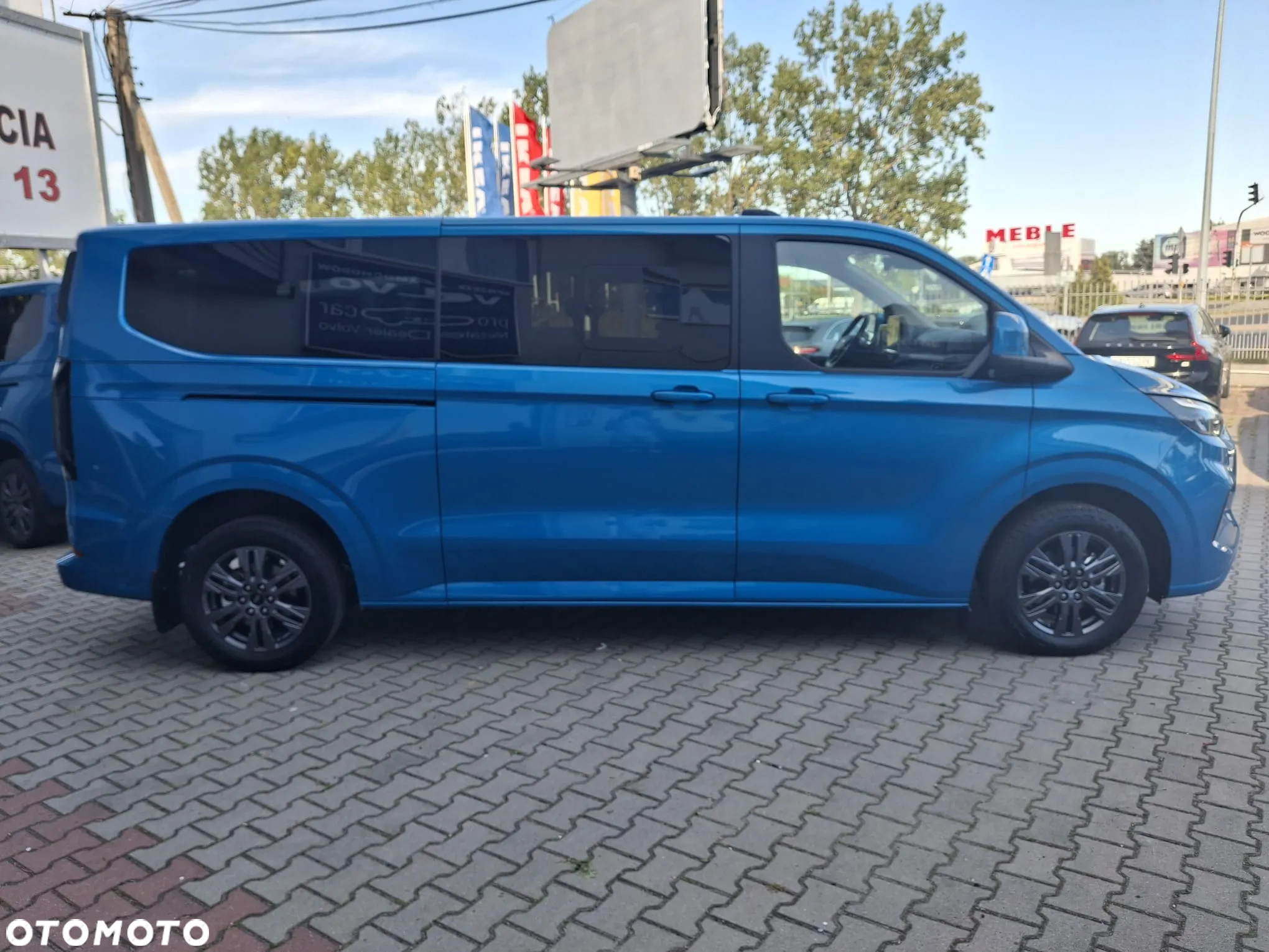 Ford Tourneo Custom 320 L2H1 VA Autm TitaniumX - 2