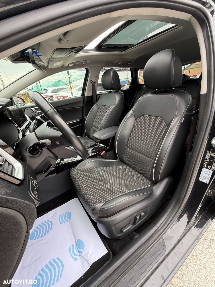 Kia Ceed 1.5 T-GDI MHEV 7DCT GT Line - 17