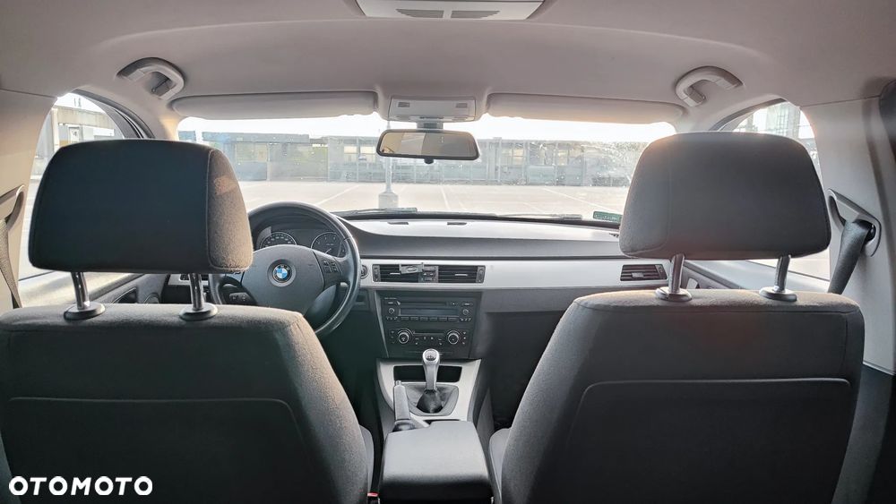 BMW Seria 3 318i - 15