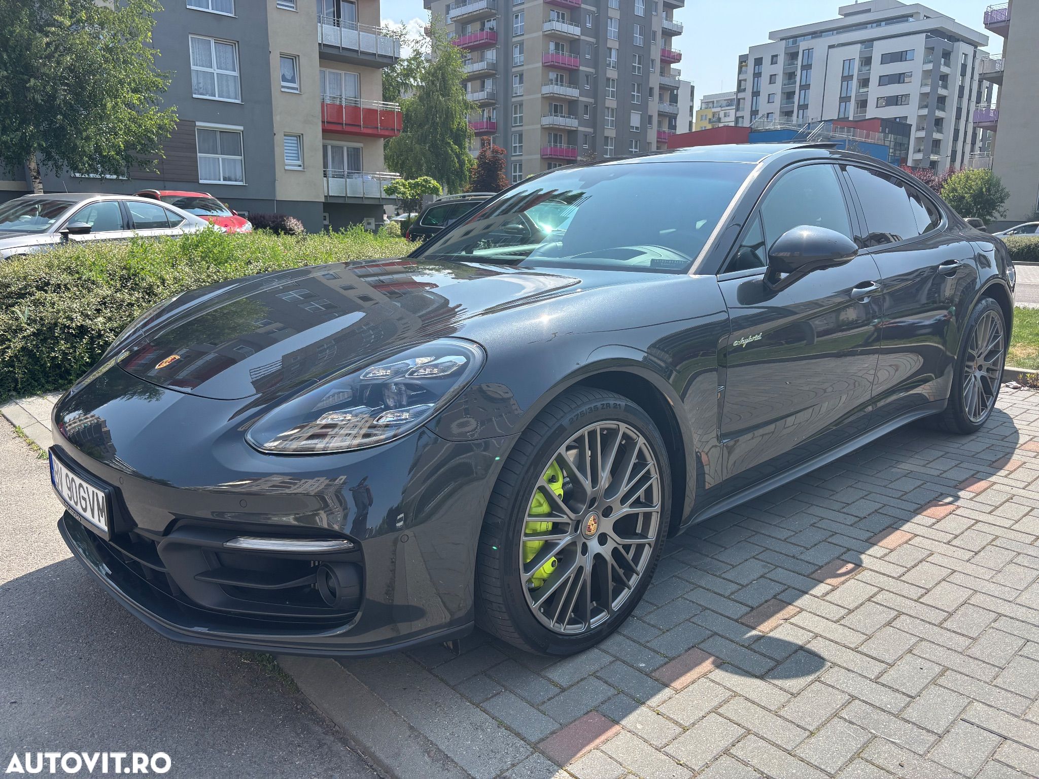 Porsche Panamera 4 E-Hybrid - 1