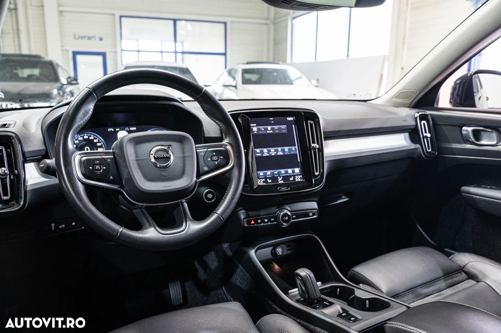 Volvo XC 40 T5 Twin Engine DKG Momentum Pro - 26