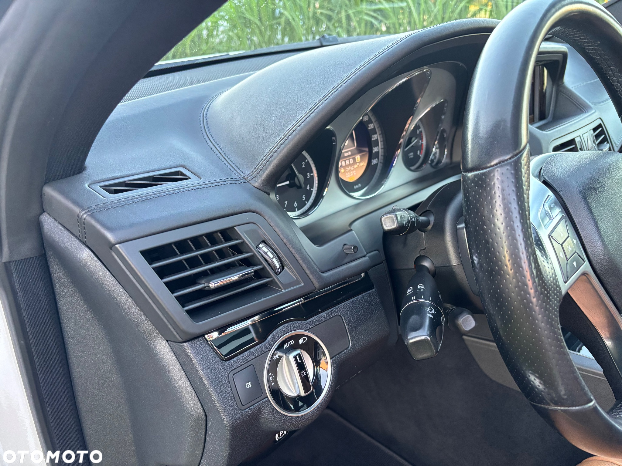 Mercedes-Benz Klasa E 250 CGI Coupe BlueEFFICIENCY Automatik Avantgarde - 19