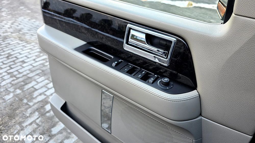 Lincoln Navigator - 25