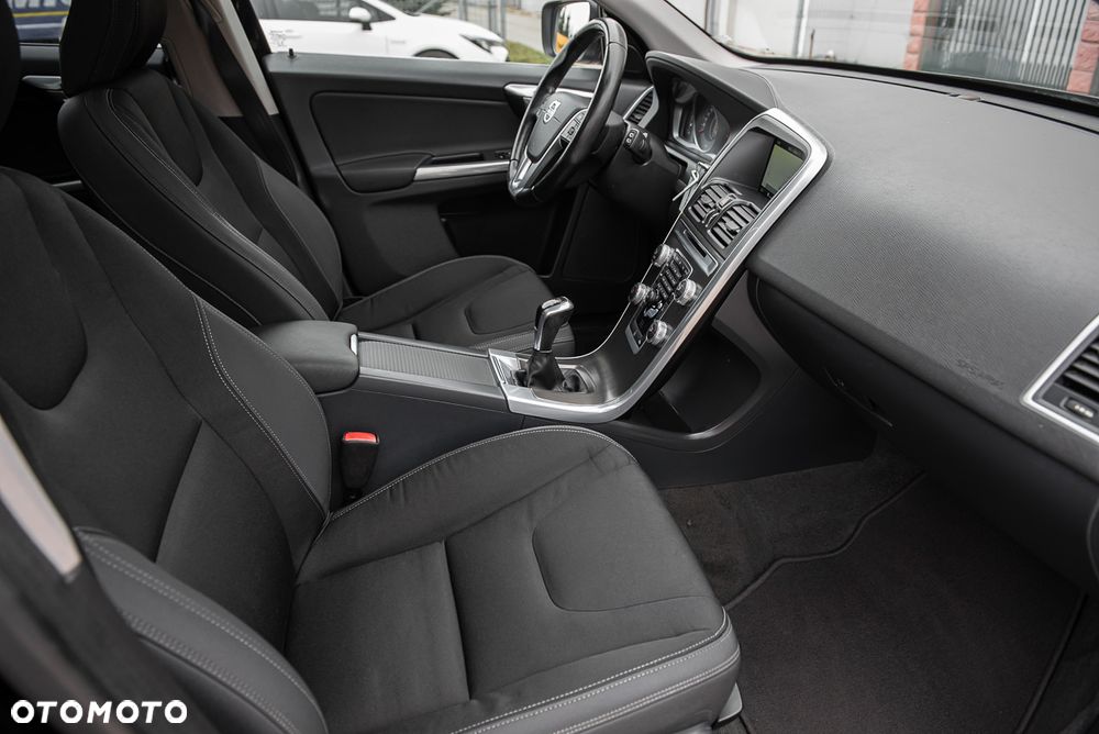 Volvo XC 60 D4 Momentum - 24