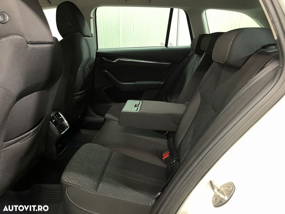 Skoda Octavia 2.0 TDI DSG Style - 12