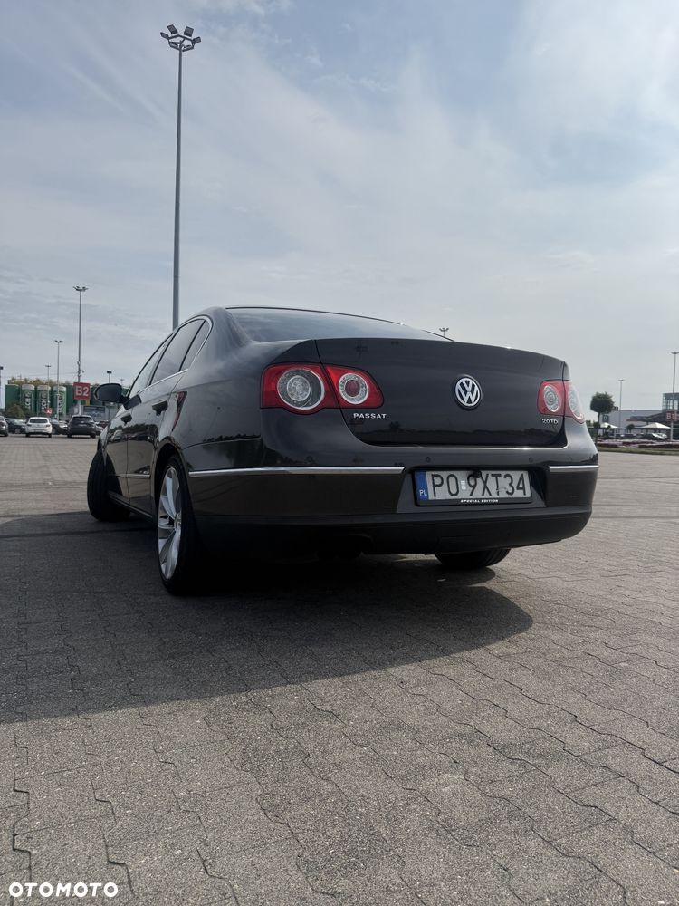 Volkswagen Passat 2.0 TDI DPF Highline - 15