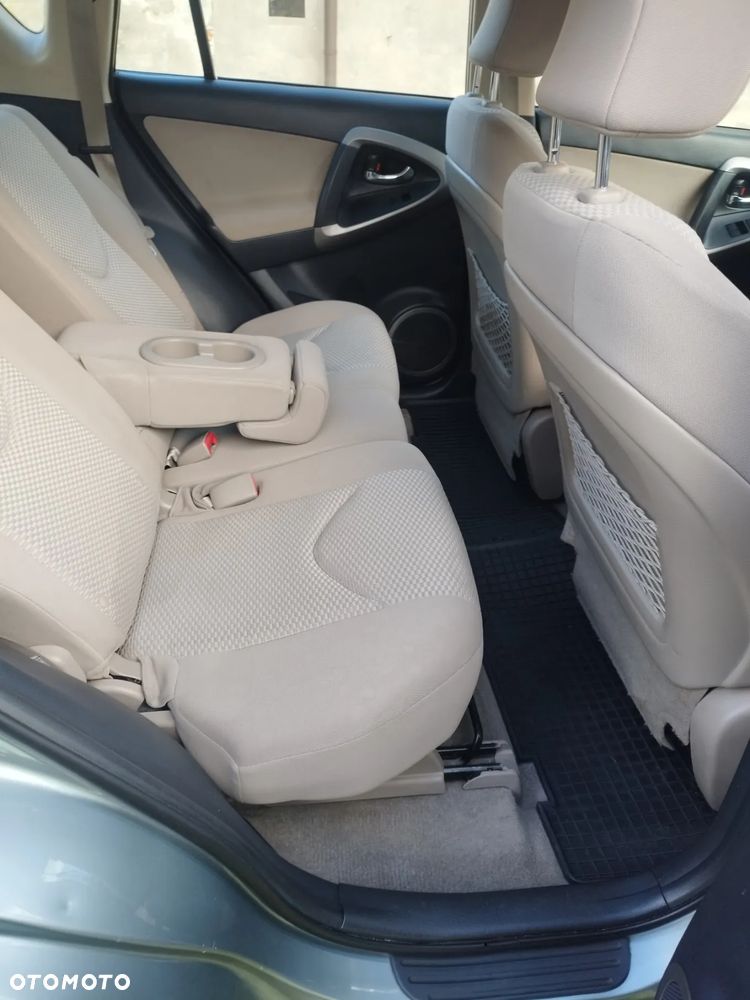 Toyota RAV4 - 13