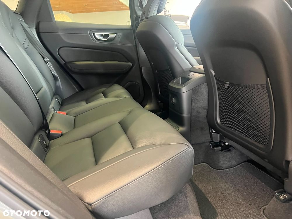 Volvo XC 60 T8 Plug-In Hybrid AWD Ultimate Dark - 26