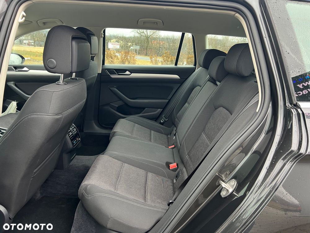Volkswagen Passat - 22