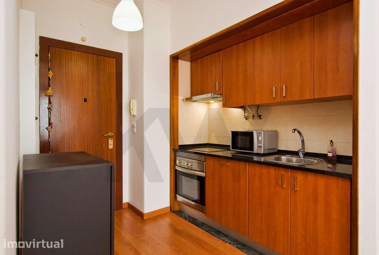 APARTAMENTO T1 | VARANDA | AVENIDAS NOVAS | PICOAS | EQUIPADO E MOBILA - Grande imagem: 4/23