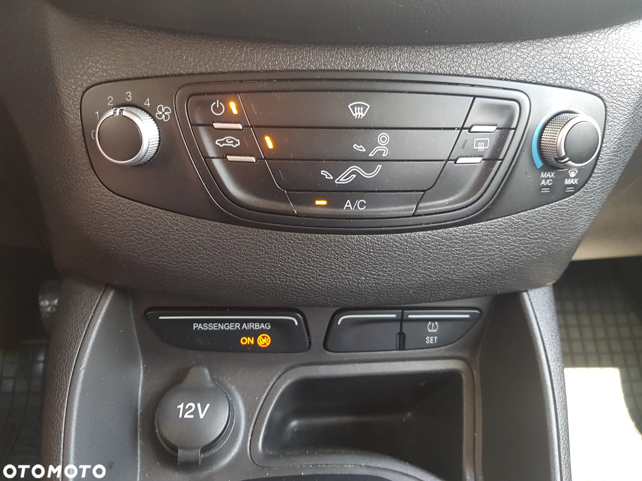 Ford Tourneo Courier 1.5 TDCi Trend - 17