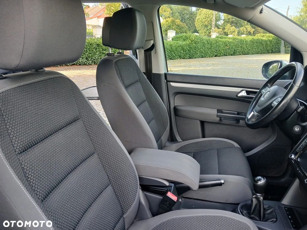 Volkswagen Touran - 20