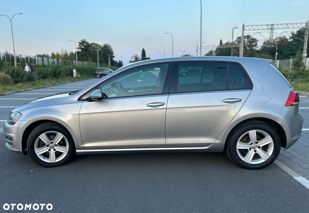 Volkswagen Golf - 6