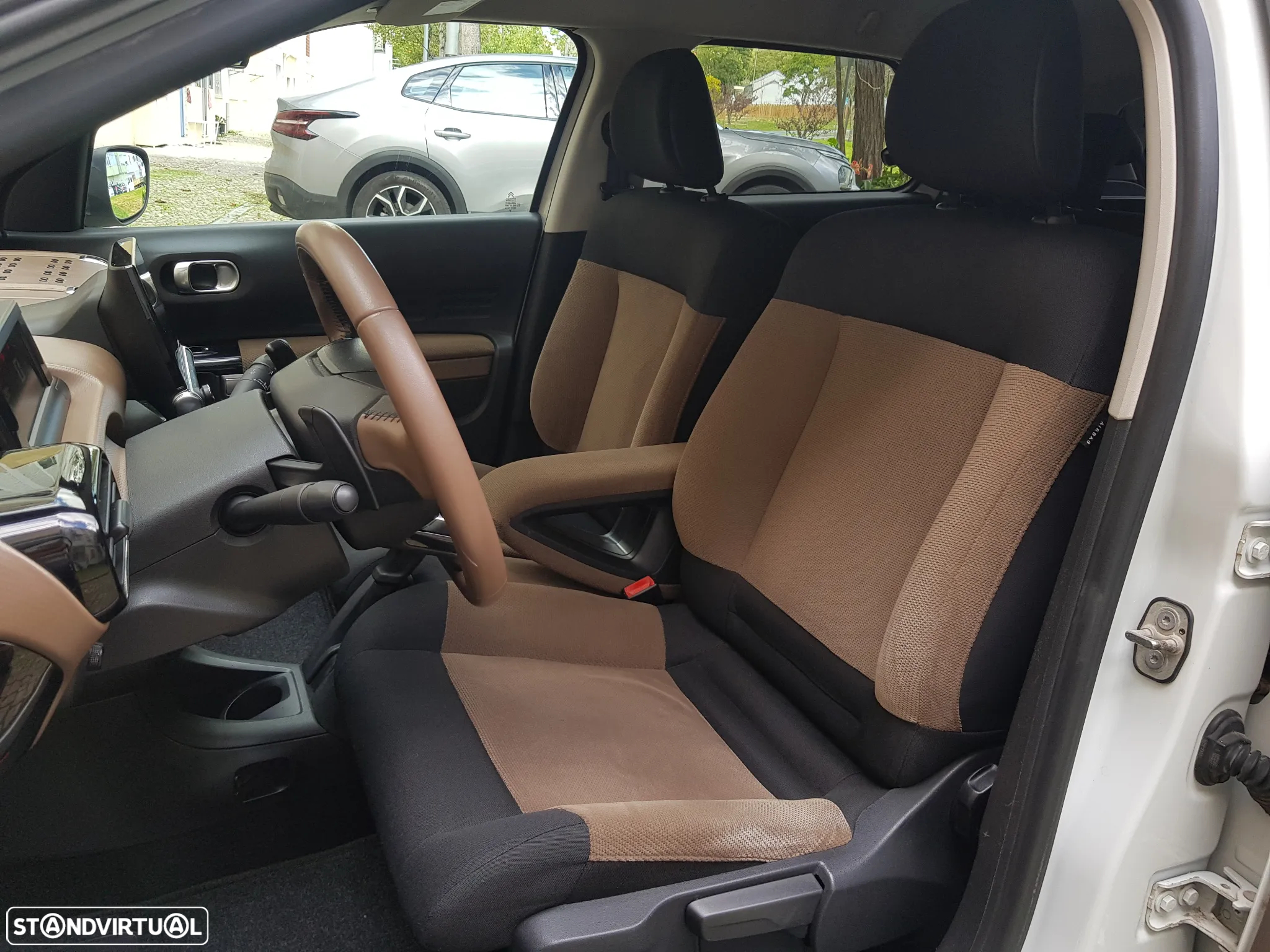 Citroën C4 Cactus 1.6 e-HDi Feel J17 ETG6 - 33