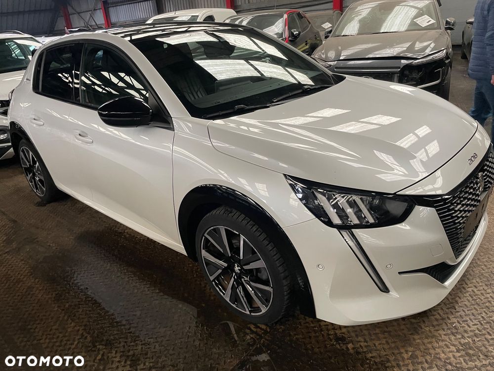 Peugeot 208 - 1