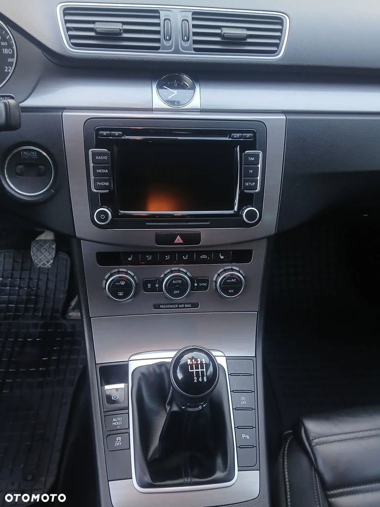 Volkswagen Passat 2.0 Blue TDI SCR Comfortline - 18