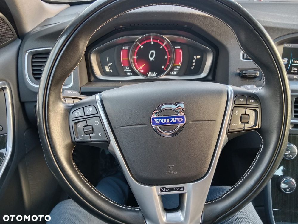 Volvo V60 D6 AWD Plug-in Hybrid Summum - 24