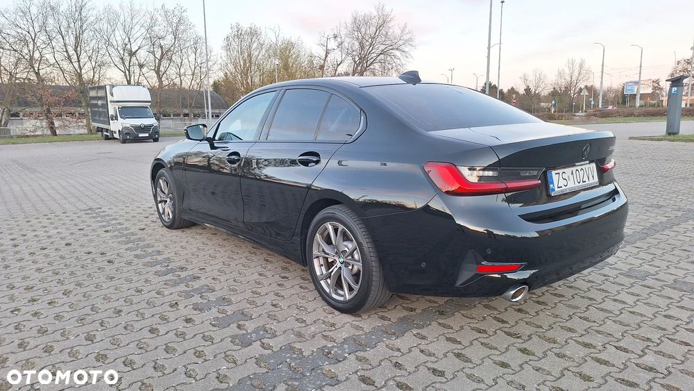 BMW Seria 3 330e M Sport - 13